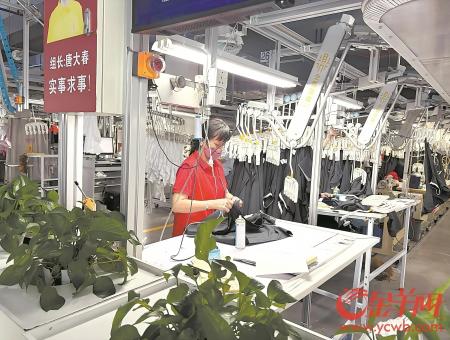 這家服裝企業(yè)將全自動流水線搬進五星級寫字樓——吸引Z世代工人